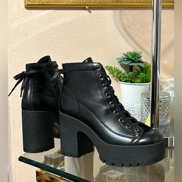 *New* Jeffrey Campbell Black Leather Chunky Platform Heeled Lace Up Boots Size 9